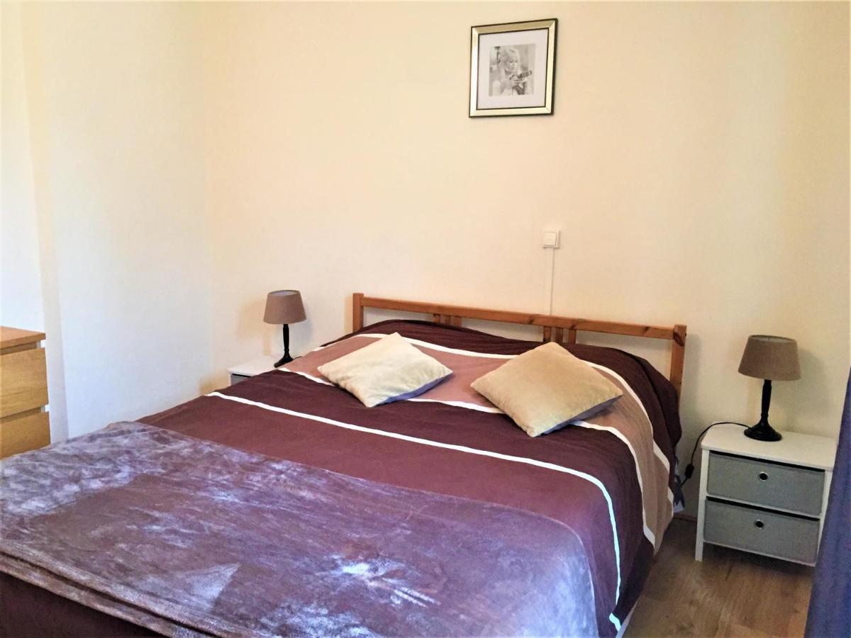 Appartement Familial Le Tanis Pontorson Exteriör bild