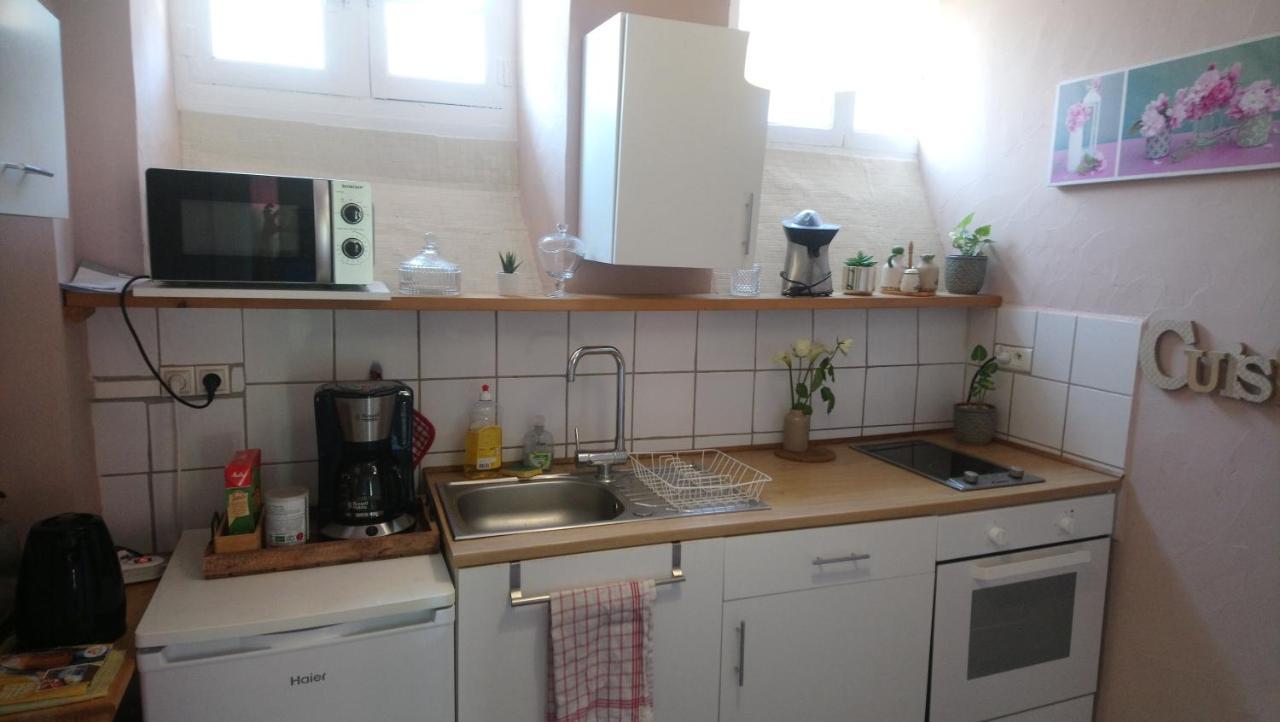 Appartement Familial Le Tanis Pontorson Exteriör bild